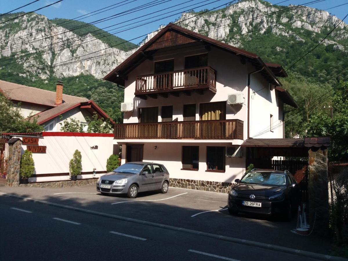 ホテル Casa Vivian Băile Herculane エクステリア 写真