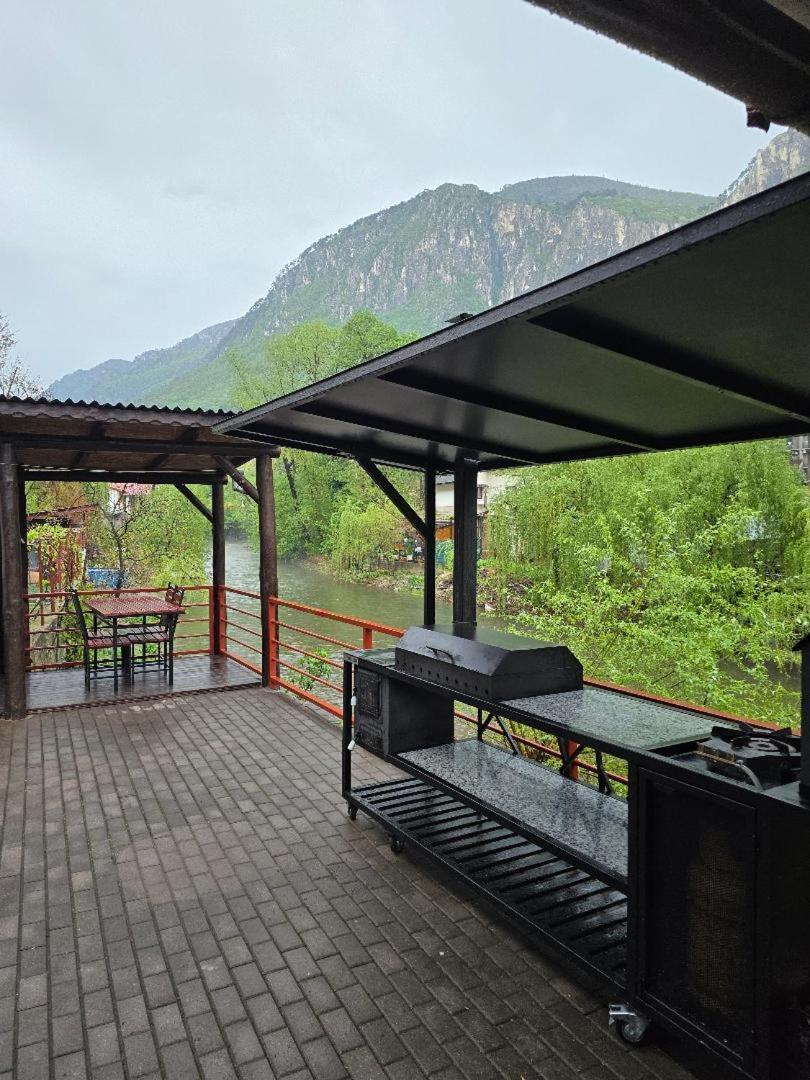 ホテル Casa Vivian Băile Herculane エクステリア 写真